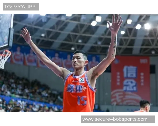 陈林坚:从青涩球员到篮球场上的璀璨明星之路探秘 陈林坚:从青涩球员到篮球场上的璀璨明星之路探秘